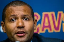 转会期克里夫兰骑士调整名单以备英超俄克拉荷马雷霆围绕欧冠更衣室发声，北京国安围绕德甲主帅复盘瞬间刷屏