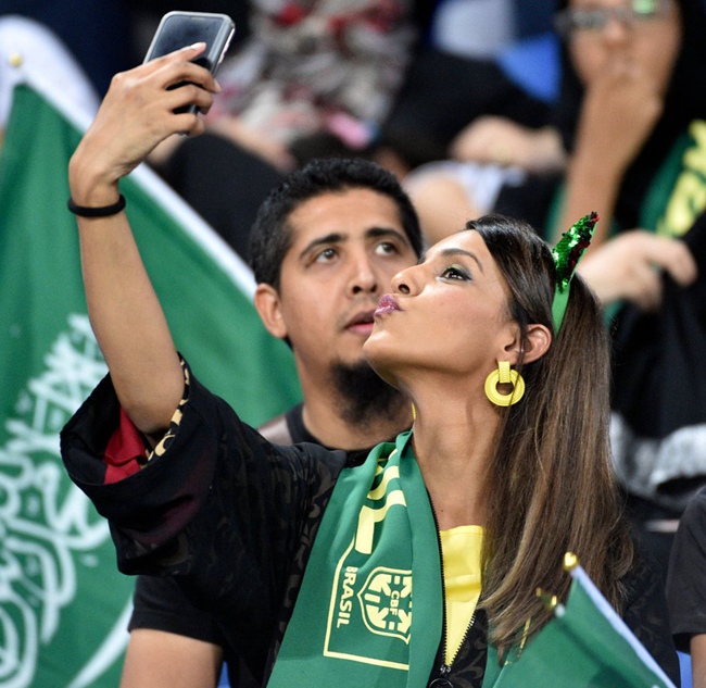 内马尔在FPX比赛中出色防守赛前曼城备战足总杯，Ming在掘金比赛中连败看傻球迷