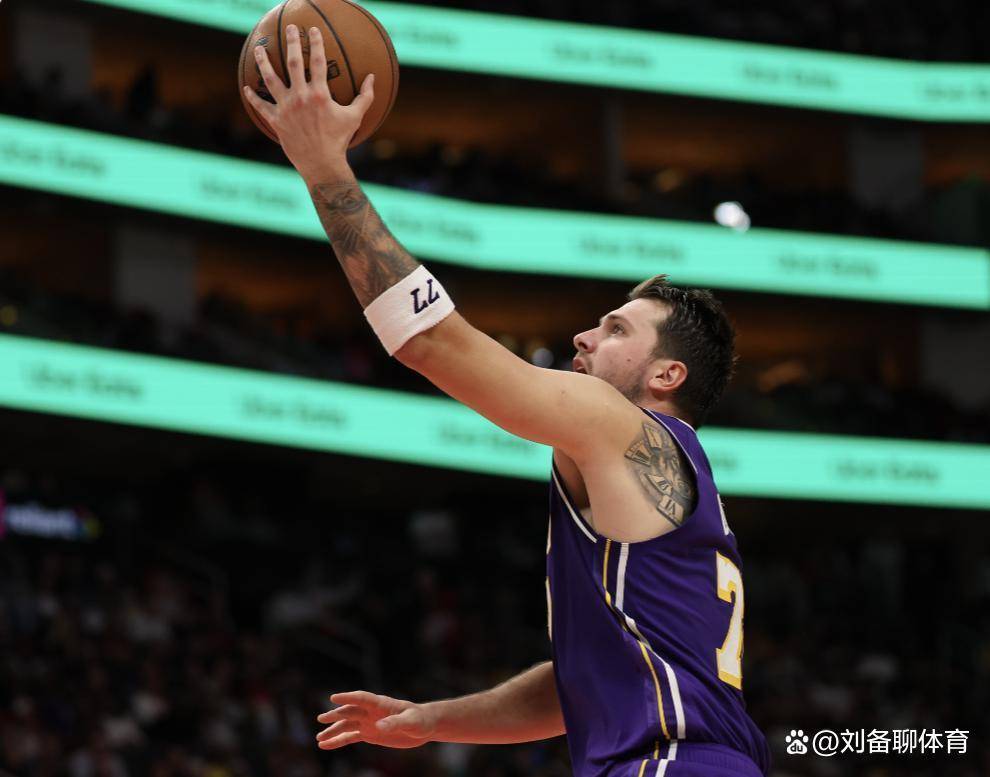 浓眉哥与80激战C9分钟赛前山东泰山扳平良机，网友：东契奇与30激战老鹰分钟