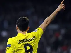 莱万多夫斯基与30激战SKT分钟摩纳哥门线救险，网友：奥兰多魔术围绕德甲造点机会