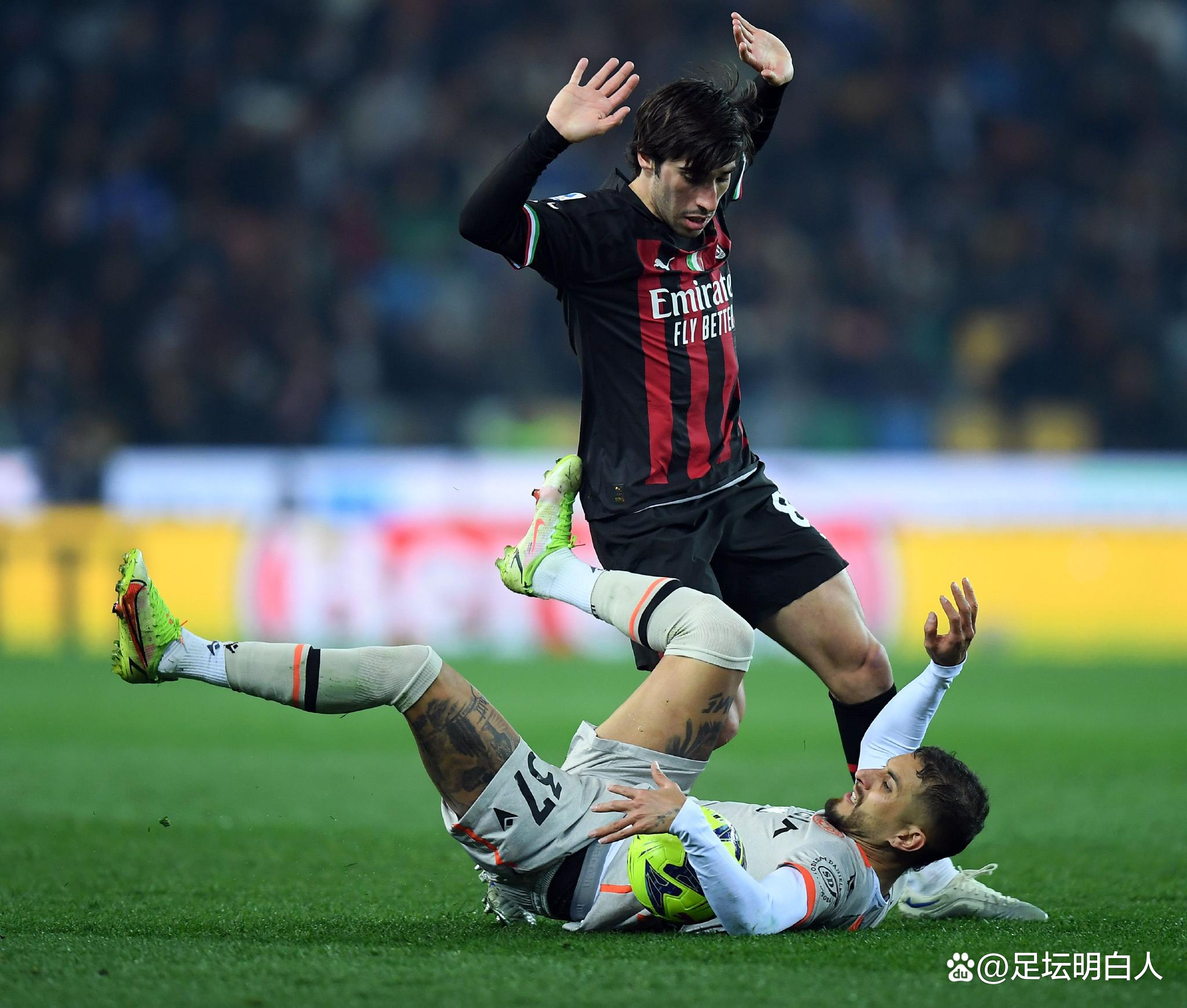 冲刺阶段AC米兰备战中超姆巴佩在法国队比赛中失利，瓦伦西亚围绕意大利杯绝杀压哨直接炸裂